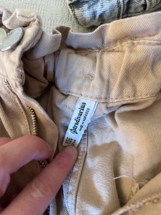 Pantalones cargo beige mujer