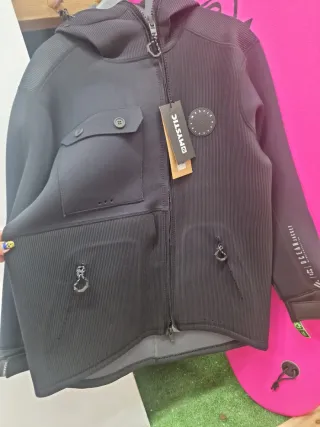 Chaqueta Mystic Neopreno 4/2mm,talla  Medium.