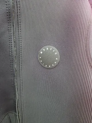 Chaqueta Mystic Neopreno 4/2mm,talla  Medium.