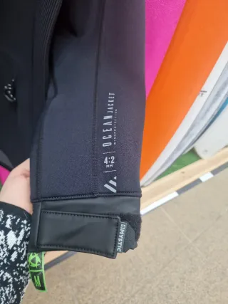 Chaqueta Mystic Neopreno 4/2mm,talla  Medium.