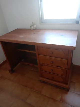 Escritorio vintage de madera de pino