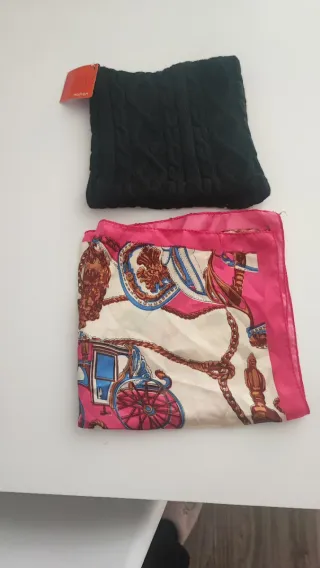 Set di accessori invernali: guanti, sciarpe, fazzoletti, berretti