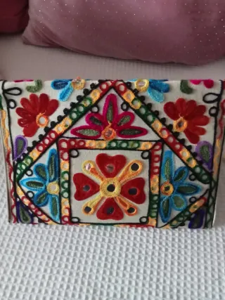 Cartera bordada flores y espejos