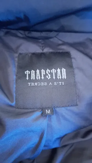 Plumas negra acolchada hombre