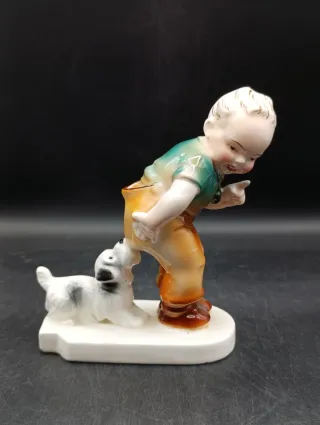 Figura niño con perro porcelana alemana