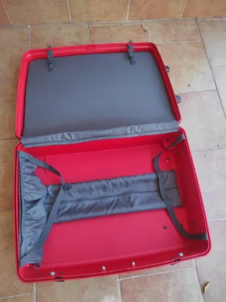 Maleta de viaje roja..Grande