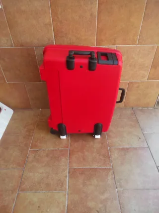 Maleta de viaje roja..Grande