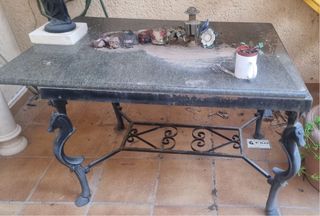 Mesa de hierro y granito verde
