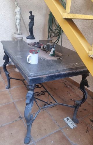 Mesa de hierro y granito verde