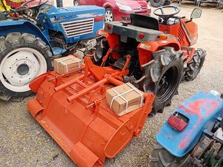 Tractor Kubota B52 con Rotavator