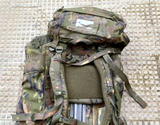 Mochila campaña Altus pixelada boscosa