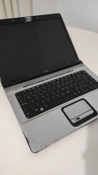 Portátil HP averiado.