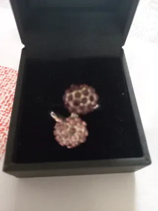 Anillo con dos bolas de pedrería