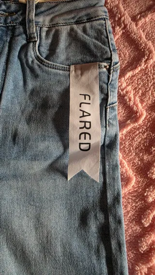 Pantalón vaquero flare push up