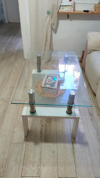 Mesa baja cristal y madera lacada blanca