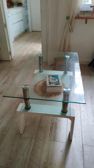 Mesa baja cristal y madera lacada blanca