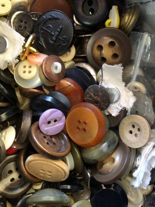 Mas de 700 gramos de botones bolsa incluida