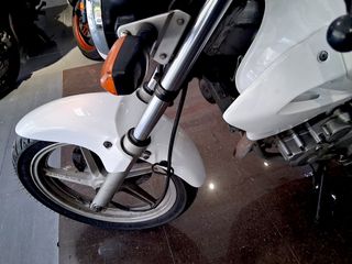 Honda CBF250 Blanca