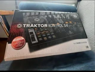 Controladora DJ Traktor Kontrol S4 MK2