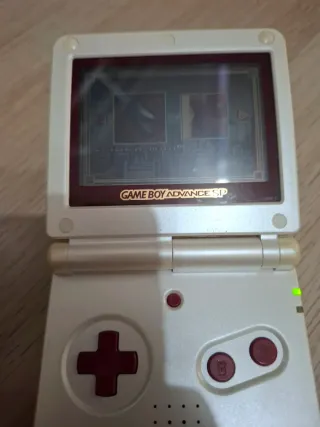 Nintendo GameBoy SP versión farmicon regalo juego
