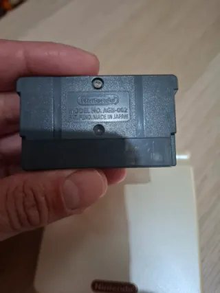 Nintendo GameBoy SP versión farmicon regalo juego