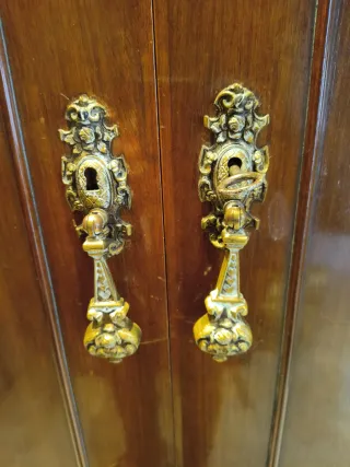 Armario de madera vintage