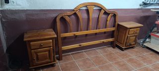 Cabecero y mesillas de pino natural