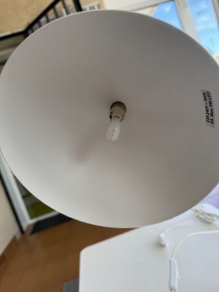 Lámpara de mesa blanca