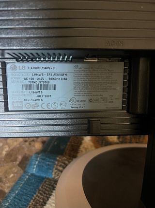 Monitor LG Plata y Negro