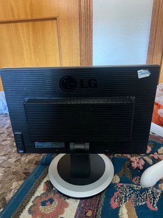 Monitor LG Plata y Negro