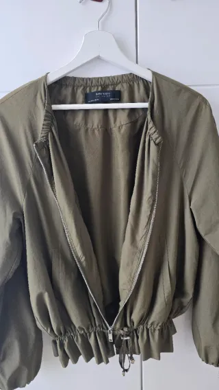 Chaqueta Zara Basic verde oliva