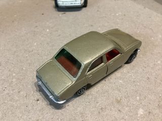 Coche Escala 1/64 Peugeot 504 Guisval