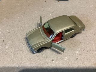 Coche Escala 1/64 Peugeot 504 Guisval