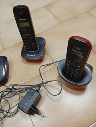Teléfonos Panasonic Fijos Rojos y Negros
