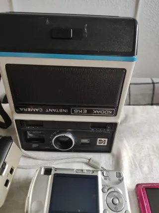 Lote Cámaras Digitales Canon, Kodak, Nikon, etc.