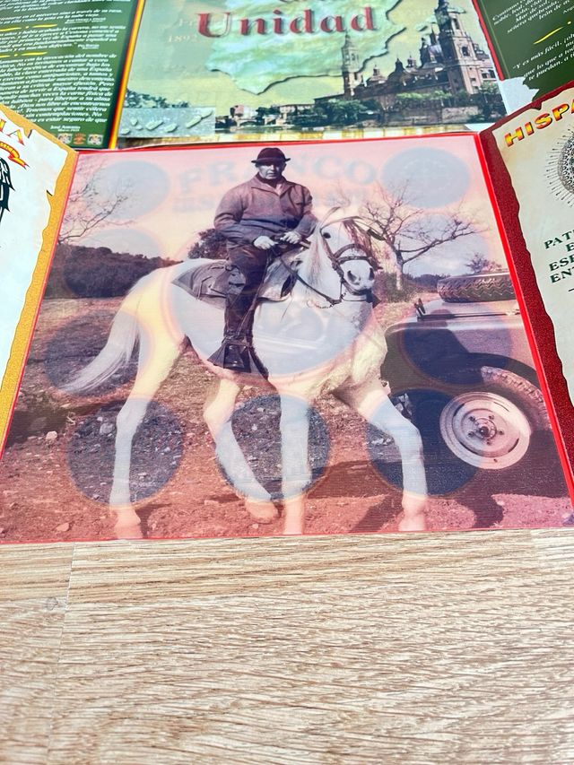 Lote de artículos sobre Franco