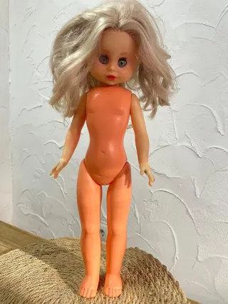 Muñeca antigua estilo clásico