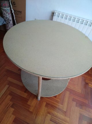 Mesa camilla redonda con cristal.