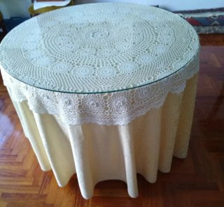 Mesa camilla redonda con cristal.