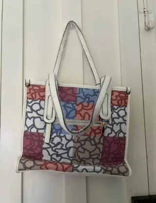 Bolso blanco con cartera y estampado