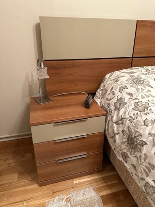 Cabecero grande madera nogal con 2 mesitas a juego