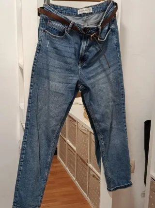 Pantalón vaquero Stradivarius tiro medio T.42