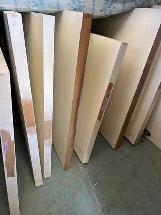 Puerta blanca de izquierda raya horizontal hoja 72