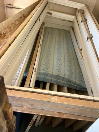 Puerta blanca de izquierda raya horizontal hoja 72