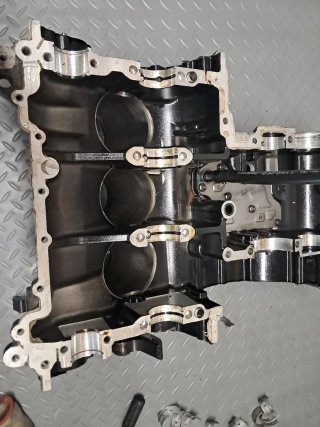 Tapa Bloque Motor Triumph Speed Triple 1050