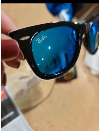 Gafas de sol Ray-Ban negras y azules