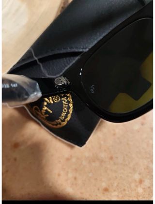 Gafas de sol Ray-Ban negras y azules