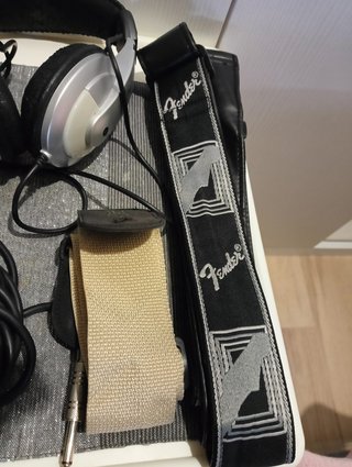 Pack Amplificador Bajo Behringer BT108 +Accesorios
