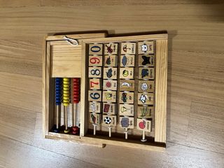 Alfabetiere in legno con pallottoliere e orologio