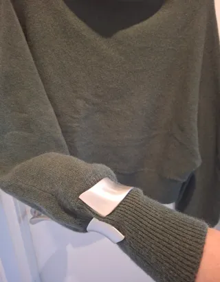 Jersey Zara verde con pulsera